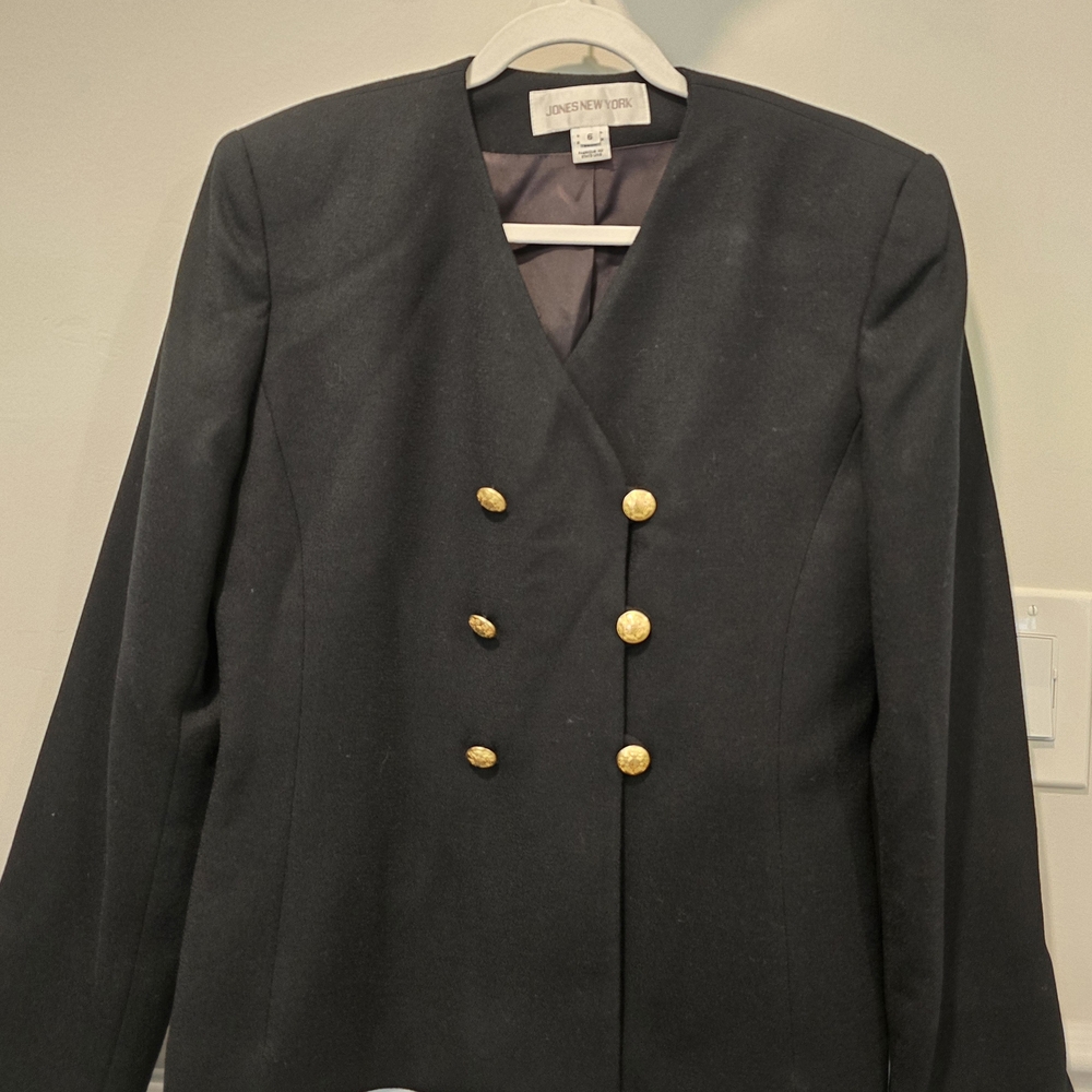 Jones New York Elegant Black Blazer with Gold Accents